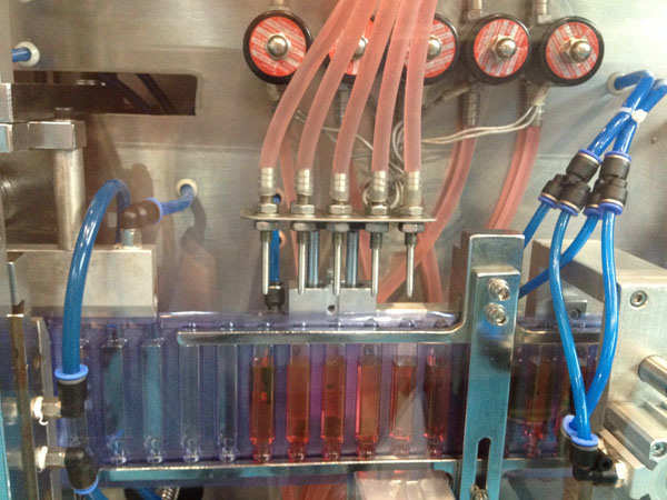 M&aacute;quina autom&aacute;tica de llenado y sellado de ampollas de pl&aacute;stico